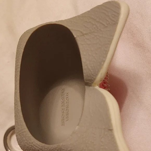 Netflix x Stranger Things Demogorgon Red Flower Keychain - Picture 3 of 3